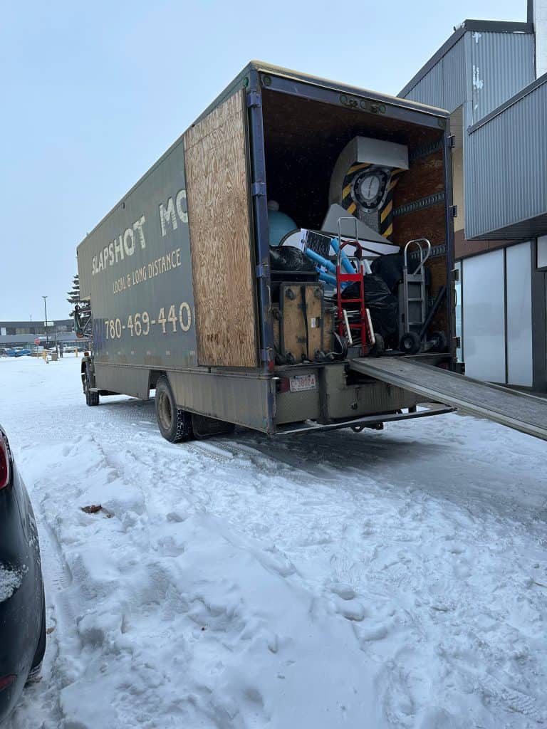 A slapshot truck movers